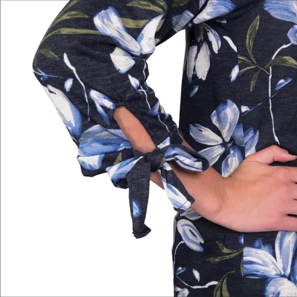 Mai Soli Navy Floral Print Top Size S Tie Sleeves NWT Made In USA - Picture 4 of 8